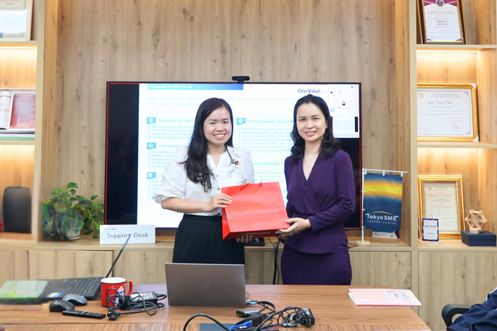 ONE-VALUE chào đón sinh viên Đại học Việt Nhật đến thăm và trải nghiệm môi trường làm việc thực tế