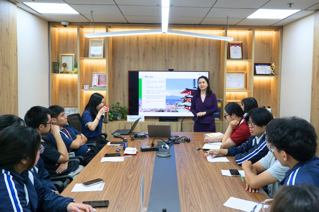 ONE-VALUE chào đón sinh viên Đại học Việt Nhật đến thăm và trải nghiệm môi trường làm việc thực tế